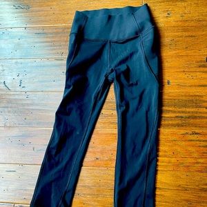 Gap XS Black Sculpt Compression Capri Leggings